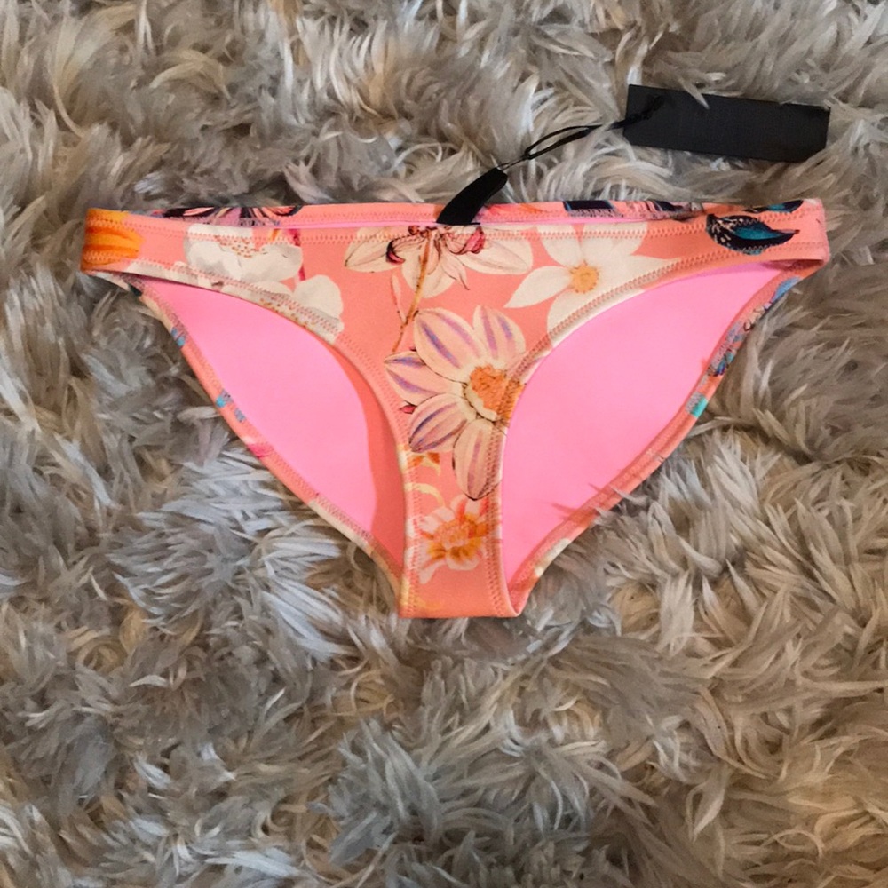 NWT TRIANGL BOTTOMS SIZE LARGE